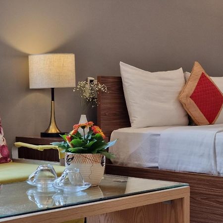 Delicate Serviced Apartment And Hotel Da Nang Bagian luar foto
